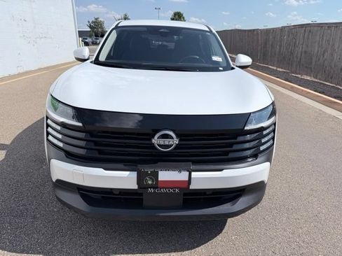Used 2025 Nissan Kicks SV AWD/4WD image 3