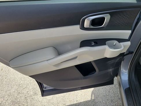 Used 2022 Kia Sorento S w/ Panoramic Sunroof Package image 11