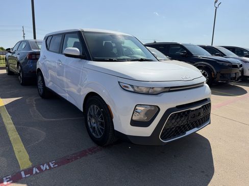 Used 2022 Kia Soul LX FWD image 4