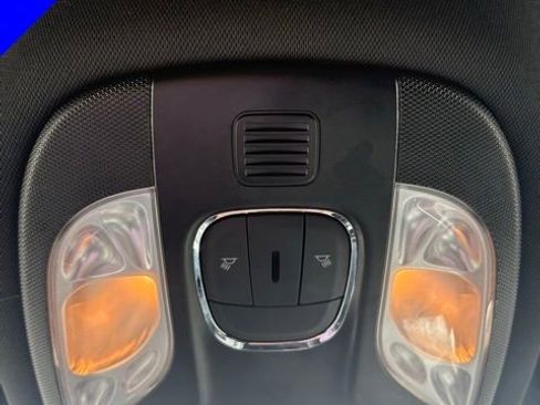 Used 2025 Jeep Compass Limited image 19