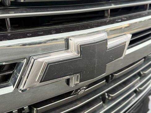 Used 2023 Chevrolet Suburban Z71 w/ Z71 Off-Road Package image 16