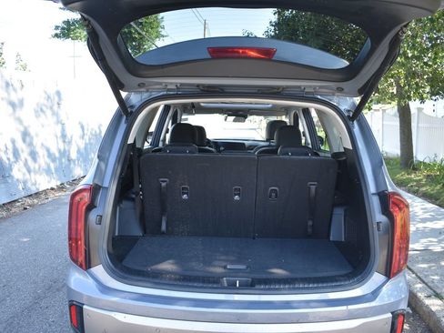 Used 2025 Kia Telluride S FWD image 33