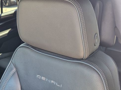 Used 2021 GMC Yukon Denali w/ Denali Premium Package AWD/4WD image 13