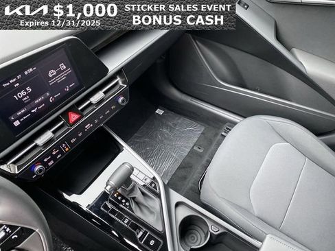 New 2025 Kia Niro LX image 19
