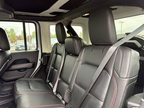 Used 2018 Jeep Wrangler Unlimited Rubicon AWD/4WD image 32