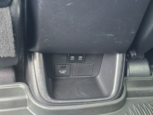 Used 2017 Toyota Highlander XLE AWD/4WD image 18