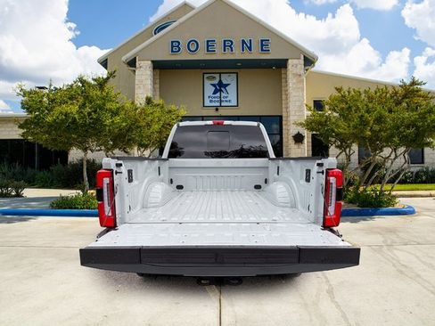 Used 2026 Ford F250 Platinum w/ Tremor Off-Road Package image 5