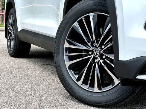 New 2026 Toyota Grand Highlander AWD Hybrid image 2