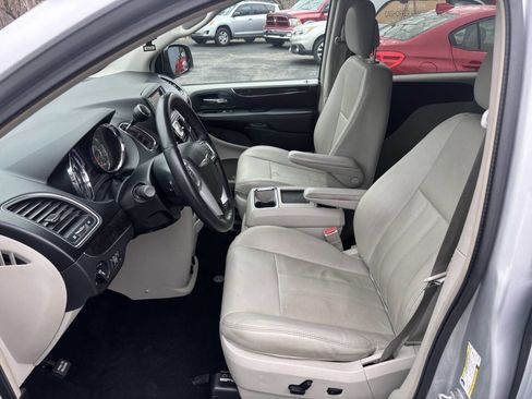 Used 2012 Chrysler Town & Country Touring w/ Entertainment Group #1 FWD image 14
