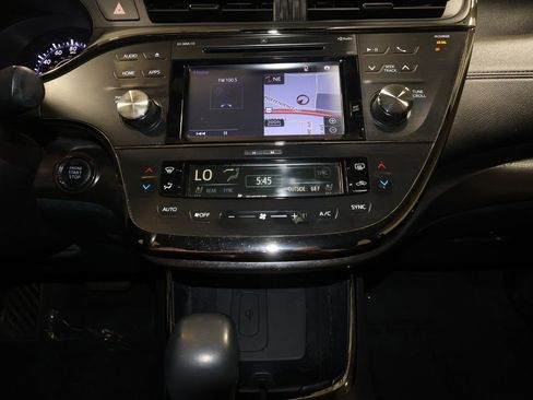 Used 2016 Toyota Avalon Limited w/ Toyota Safety Sense Package FWD image 11