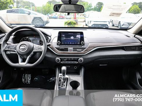 Used 2025 Nissan Altima 2.5 SV FWD image 28