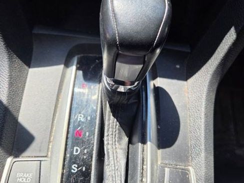 Used 2019 Honda Civic Touring image 7