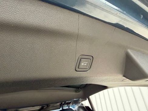 Used 2025 Chevrolet Tahoe High Country AWD/4WD image 22