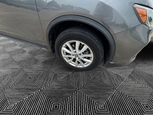 Used 2019 Nissan Rogue S w/ Special Edition Package FWD image 17