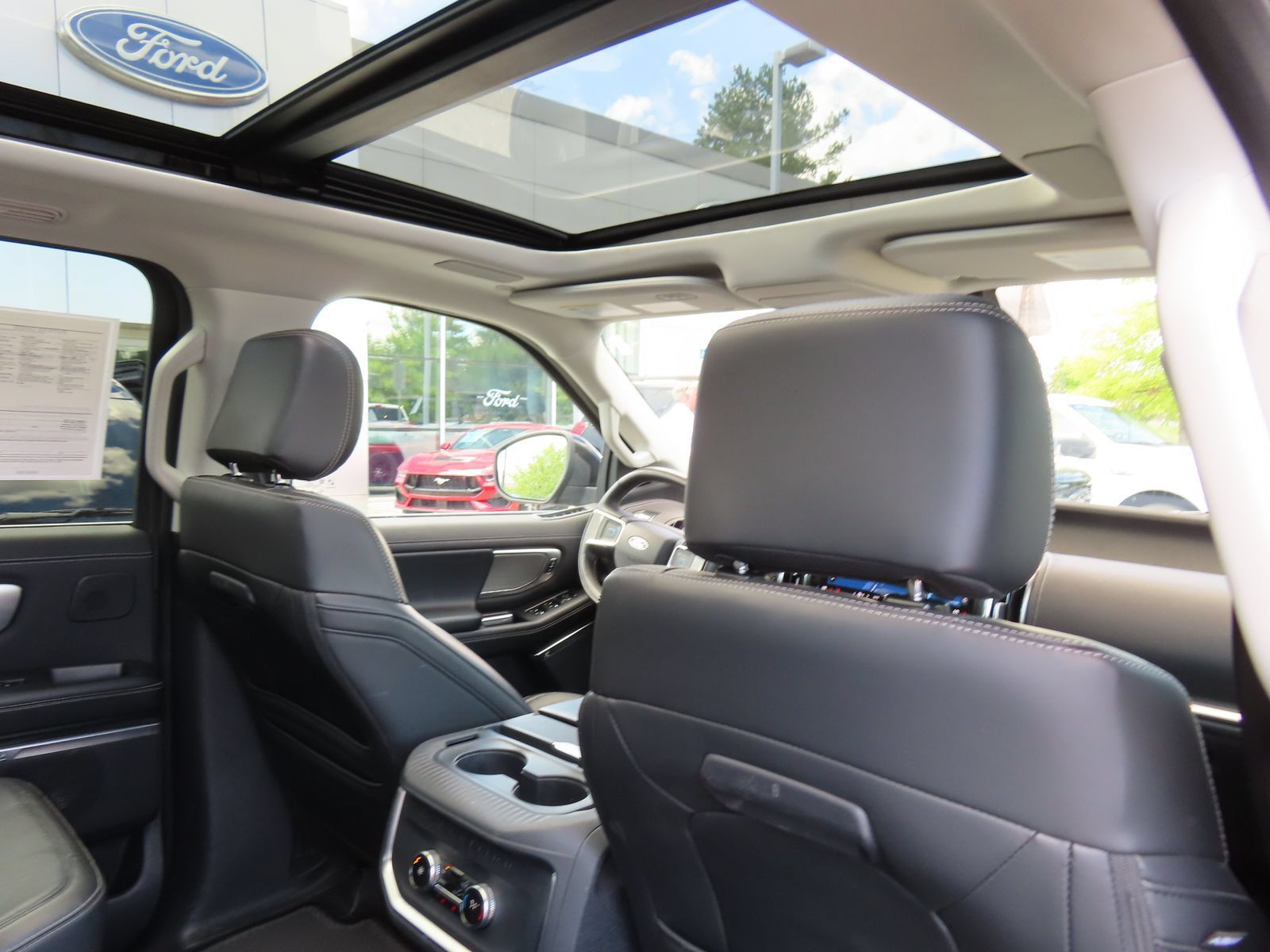 Certified 2025 Ford Expedition Platinum w/ Driver's Package AWD/4WD image 40
