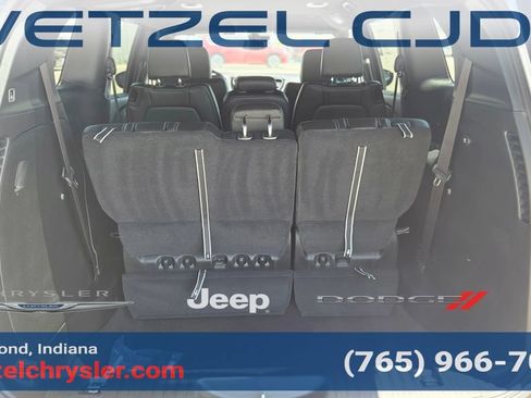 New 2027 Chrysler Pacifica Select FWD image 9