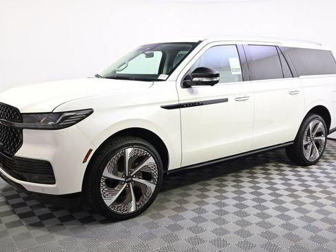 New 2026 Lincoln Navigator L Black Label AWD/4WD image 2