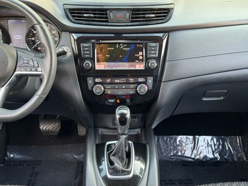 Used 2018 Nissan Rogue SV w/ Premium Package AWD/4WD image 24