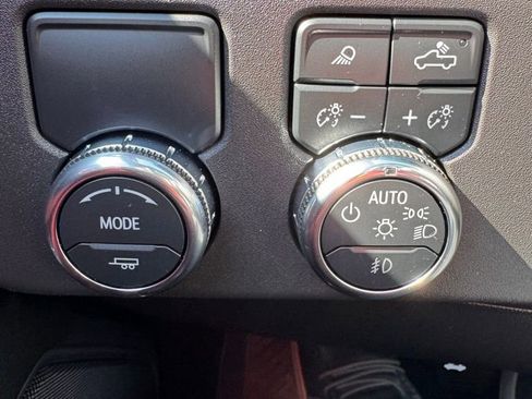 Used 2025 GMC Sierra 1500 SLT image 25