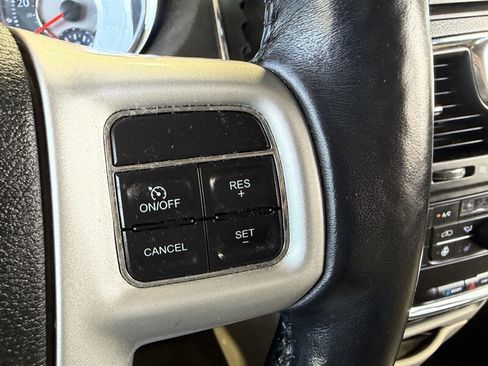 Used 2015 Chrysler Town & Country Touring w/ Driver Convenience Group FWD image 24