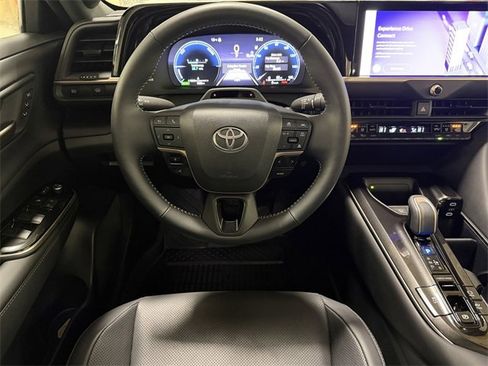 Used 2026 Toyota Crown Limited image 27