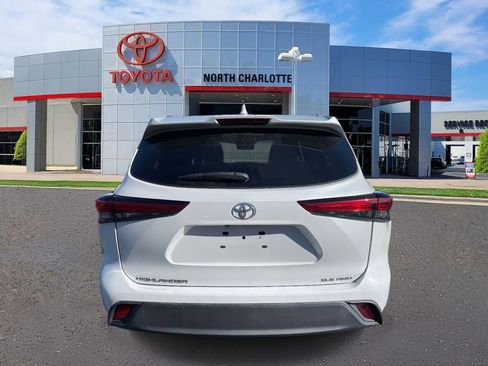 Used 2022 Toyota Highlander XLE image 9