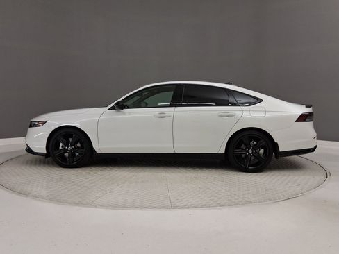 Used 2025 Honda Accord Sport image 2