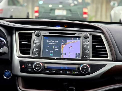 Used 2016 Toyota Highlander Limited image 16