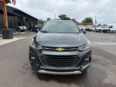 Used 2017 Chevrolet Trax Premier w/ Driver Confidence II Package AWD/4WD image 2