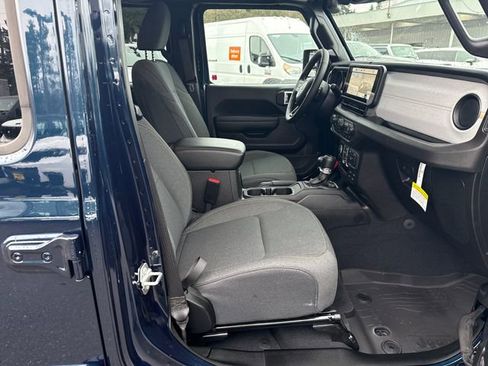 New 2025 Jeep Gladiator Sport image 9