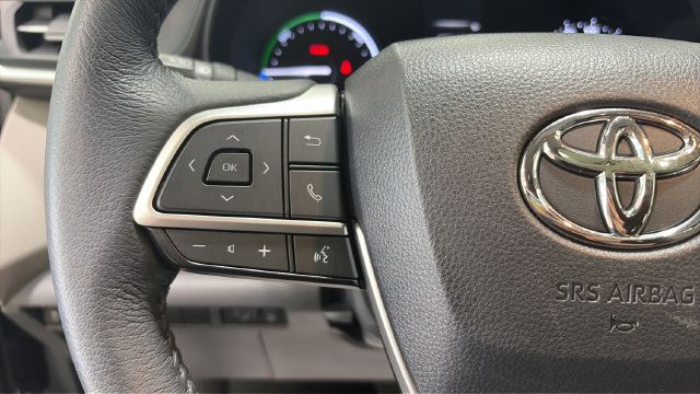 Used 2023 Toyota Sienna XLE FWD image 30