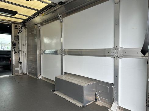 Used 2024 Chevrolet Brightdrop 600 w/ Commercial Equipment Package AWD/4WD image 22