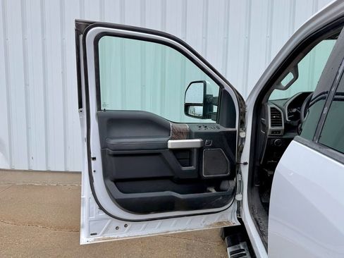 Used 2019 Ford F250 Lariat w/ Lariat Value Package image 12