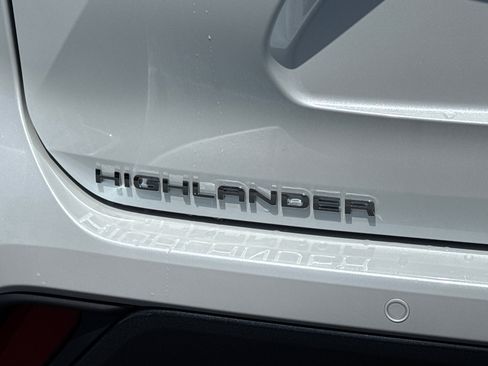 New 2026 Toyota Highlander Limited image 9