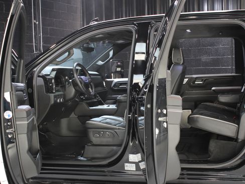 Used 2024 GMC Sierra 2500 AT4X image 36