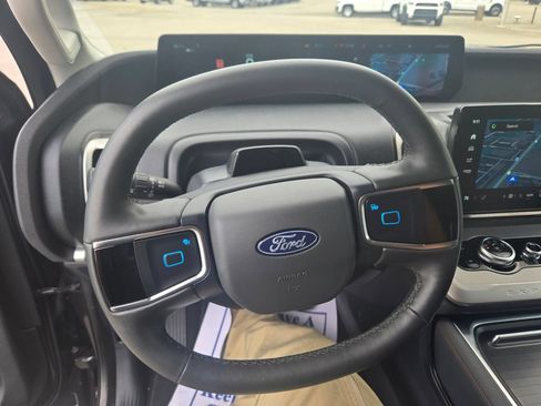 Used 2025 Ford Expedition Max Active AWD/4WD image 12