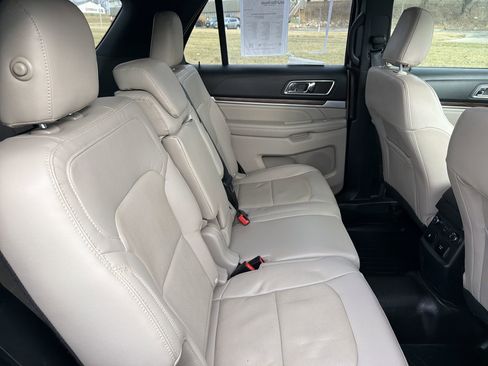 Used 2019 Ford Explorer Limited w/ Ford Safe & Smart Package image 13