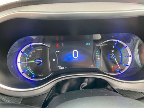 Used 2018 Chrysler Pacifica Limited FWD image 70
