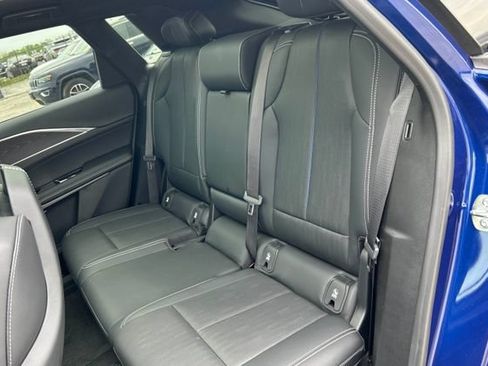 Used 2024 Cadillac Lyriq Luxury w/ LPO, Floor Liner Package AWD/4WD image 9