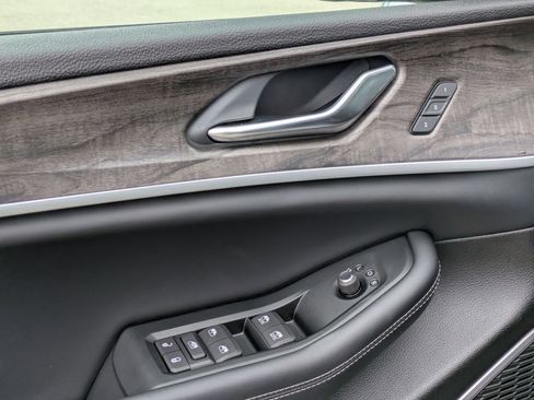 New 2026 Jeep Grand Cherokee Limited w/ Luxury Tech Group II RWD image 11