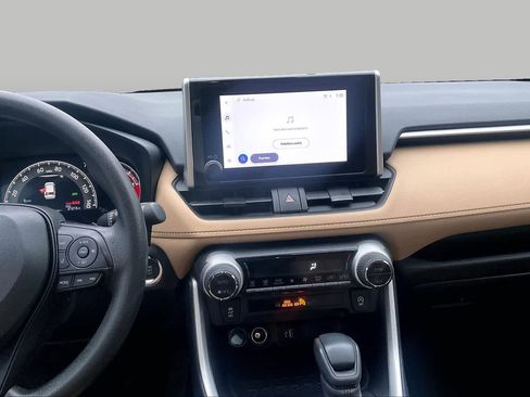 Used 2025 Toyota RAV4 XLE FWD image 7