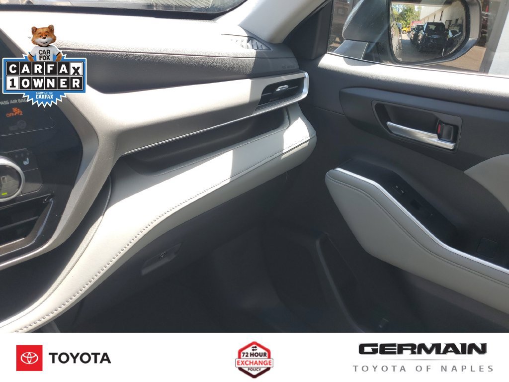 Used 2025 Toyota Highlander XLE FWD image 36