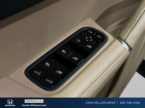 Used 2020 Porsche Cayenne AWD/4WD image 13