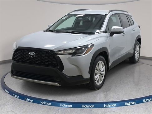 Certified 2024 Toyota Corolla Cross LE image 2