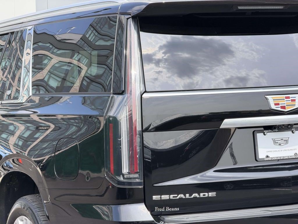 Certified 2025 Cadillac Escalade ESV Premium Luxury AWD/4WD image 13