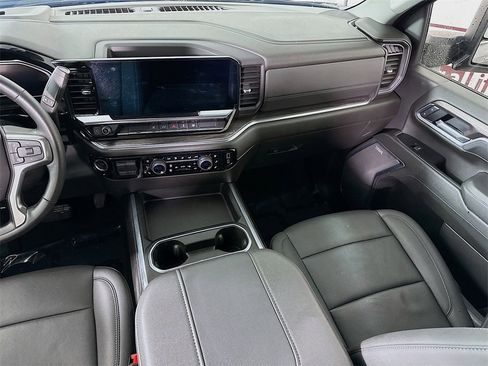 Used 2025 Chevrolet Silverado 2500 LTZ w/ LTZ Convenience Package image 26