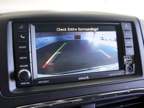 Used 2018 Dodge Grand Caravan SXT image 18