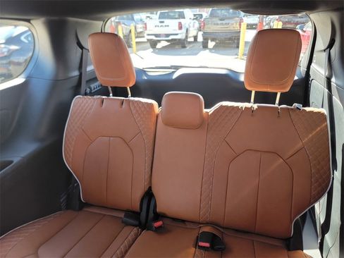 New 2026 Chrysler Pacifica Pinnacle image 10