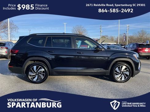 Used 2024 Volkswagen Atlas SE image 2