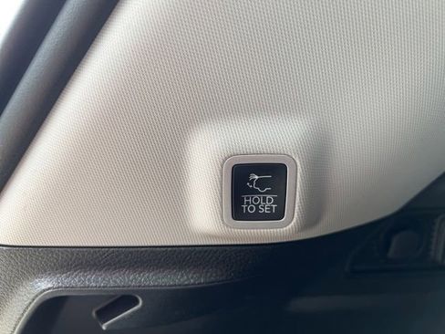 Used 2023 Jeep Grand Cherokee Laredo w/ Luxury Tech Group I AWD/4WD image 14
